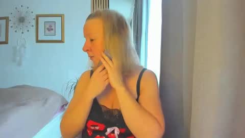 Nicole online show from March 2025 09:33:02 AM