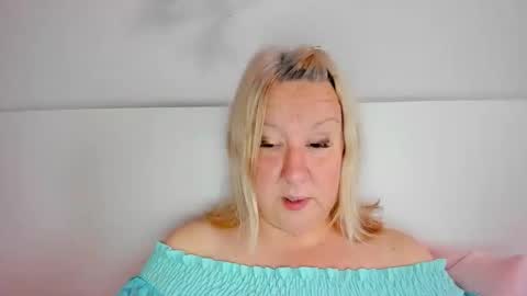 Nicole online show from October 2025 09:32:02 AM