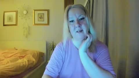 Snapshot of blonde_angel20 chatting on February 2026 04:30:01 AM Nicole online show from February 2026 04:30:01 AM