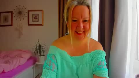 Snapshot of blonde_angel20 chatting on March 2026 04:50:01 AM Nicole online show from March 2026 04:50:01 AM
