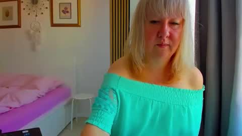Snapshot of blonde_angel20 chatting on May 2026 04:17:02 AM Nicole online show from May 2026 04:17:02 AM