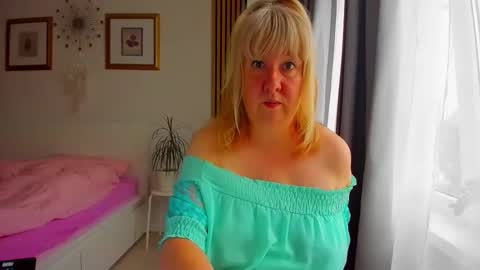Snapshot of blonde_angel20 chatting on May 2026 03:35:02 AM Nicole online show from May 2026 03:35:02 AM