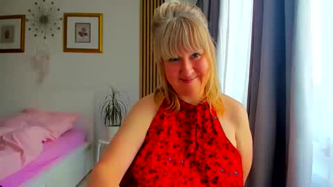 Snapshot of blonde_angel20 chatting on May 2026 04:15:01 PM Nicole online show from May 2026 04:15:01 PM