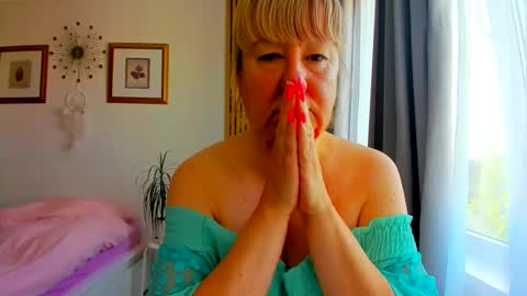Snapshot of blonde_angel20 chatting on May 2026 04:42:01 AM Nicole online show from May 2026 04:42:01 AM