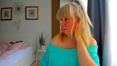 Snapshot of blonde_angel20 chatting on June 2026 03:45:01 PM Nicole online show from June 2026 03:45:01 PM