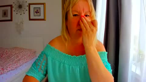 Snapshot of blonde_angel20 chatting on July 2026 05:21:02 AM Nicole online show from July 2026 05:21:02 AM