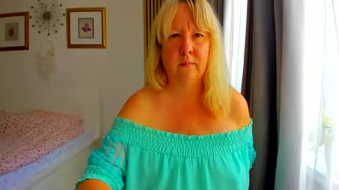 Snapshot of blonde_angel20 chatting on July 2026 06:47:02 AM Nicole online show from July 2026 06:47:02 AM