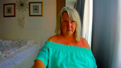 Snapshot of blonde_angel20 chatting on July 2026 05:18:01 PM Nicole online show from July 2026 05:18:01 PM