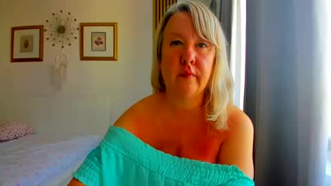 Snapshot of blonde_angel20 chatting on July 2026 05:22:01 AM Nicole online show from July 2026 05:22:01 AM