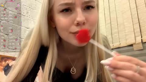 Snapshot of blonde_aria chatting on March 2026 10:05:01 PM Aria online show from March 2026 10:05:01 PM