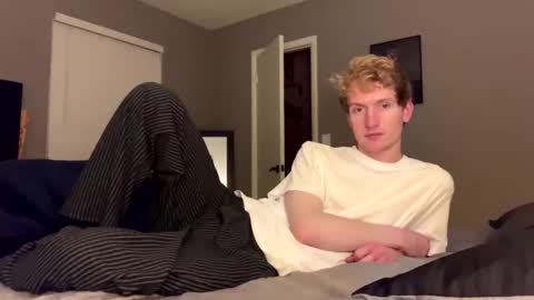 Snapshot of blonde_boi99 chatting on January 2025 05:17:02 AM Blondie online show from January 2025 05:17:02 AM