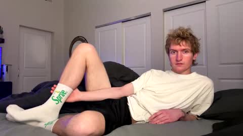 Snapshot of blonde_boi99 chatting on April 2026 05:27:02 AM Blondie online show from April 2026 05:27:02 AM