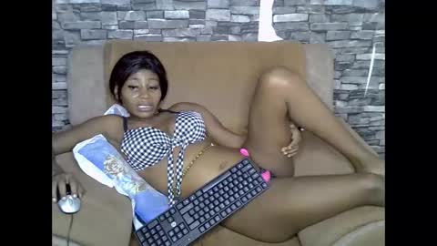blonde_creamy online show from April 2026 06:39:01 PM