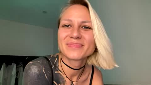 Snapshot of blonde_fuck_couple chatting on June 2026 02:24:02 AM blonde_fuck_couple online show from June 2026 02:24:02 AM