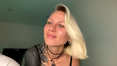Snapshot of blonde_fuck_couple chatting on June 2026 12:17:02 AM blonde_fuck_couple online show from June 2026 12:17:02 AM