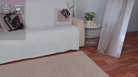 Snapshot of blonde_vibe chatting on March 2026 08:26:33 AM Nessa online show from March 2026 08:26:33 AM