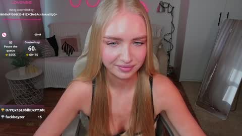 Snapshot of blonde_vibe chatting on April 2026 10:46:02 AM Nessa online show from April 2026 10:46:02 AM