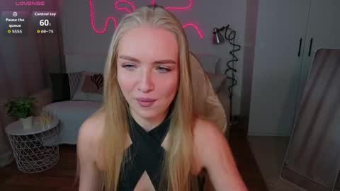 Snapshot of blonde_vibe chatting on April 2026 10:24:01 AM Nessa online show from April 2026 10:24:01 AM