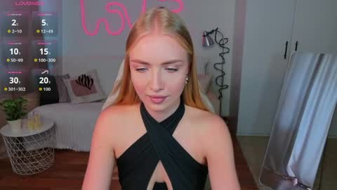 Snapshot of blonde_vibe chatting on May 2026 11:28:01 AM Nessa online show from May 2026 11:28:01 AM