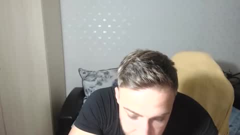 Snapshot of blondeagle chatting on December 2024 08:39:02 PM Mr Blond online show from December 2024 08:39:02 PM