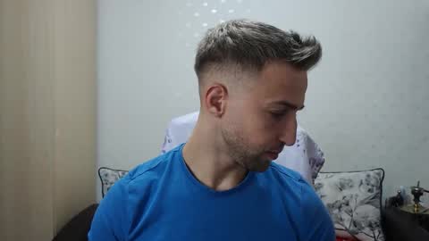 Mr Blond online show from November 2025 07:01:02 PM