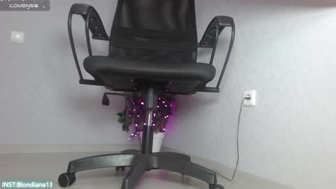 Im Di. I smell naked even when Im dressed. online show from December 2024 09:39:02 AM