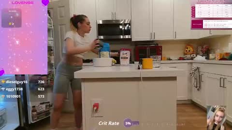 Snapshot of blondiebubblebooty chatting on September 2025 02:02:01 AM Bubbles online show from September 2025 02:02:01 AM