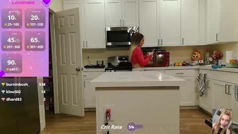 Snapshot of blondiebubblebooty chatting on October 2025 02:54:01 AM Bubbles online show from October 2025 02:54:01 AM