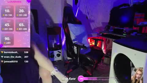 Snapshot of blondiebubblebooty chatting on October 2025 01:42:02 PM Bubbles online show from October 2025 01:42:02 PM