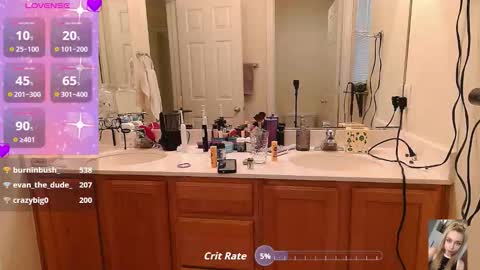 Snapshot of blondiebubblebooty chatting on October 2025 12:44:01 AM Bubbles online show from October 2025 12:44:01 AM