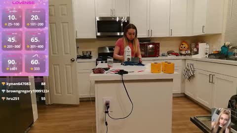 Snapshot of blondiebubblebooty chatting on October 2025 11:22:01 AM Bubbles online show from October 2025 11:22:01 AM