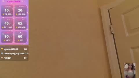 Snapshot of blondiebubblebooty chatting on October 2025 11:49:02 PM Bubbles online show from October 2025 11:49:02 PM