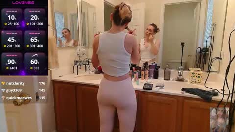 Snapshot of blondiebubblebooty chatting on October 2025 12:33:02 AM Bubbles online show from October 2025 12:33:02 AM