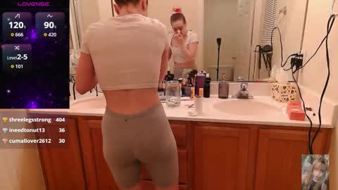 Snapshot of blondiebubblebooty chatting on October 2025 01:31:01 AM Bubbles online show from October 2025 01:31:01 AM