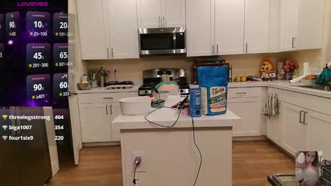 Snapshot of blondiebubblebooty chatting on October 2025 02:03:02 AM Bubbles online show from October 2025 02:03:02 AM