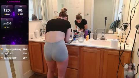 Snapshot of blondiebubblebooty chatting on October 2025 11:50:01 PM Bubbles online show from October 2025 11:50:01 PM