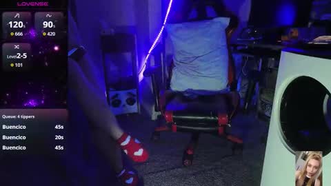 Snapshot of blondiebubblebooty chatting on November 2025 12:04:02 PM Bubbles online show from November 2025 12:04:02 PM