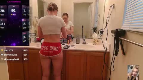 Snapshot of blondiebubblebooty chatting on November 2025 12:43:01 AM Bubbles online show from November 2025 12:43:01 AM