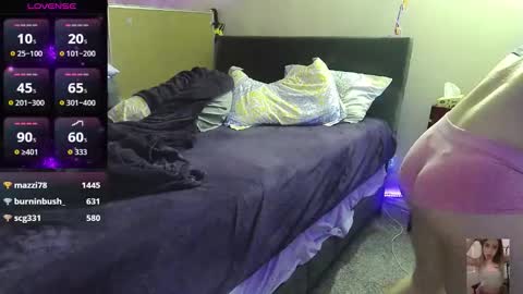 Snapshot of blondiebubblebooty chatting on November 2025 01:50:02 AM Bubbles online show from November 2025 01:50:02 AM