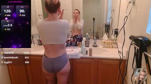 Snapshot of blondiebubblebooty chatting on November 2025 12:09:01 AM Bubbles online show from November 2025 12:09:01 AM