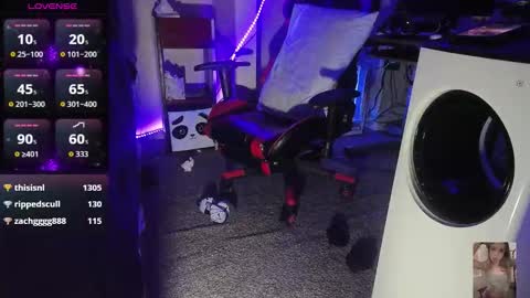 Snapshot of blondiebubblebooty chatting on November 2025 02:50:02 PM Bubbles online show from November 2025 02:50:02 PM