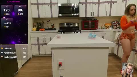 Snapshot of blondiebubblebooty chatting on November 2025 11:45:01 AM Bubbles online show from November 2025 11:45:01 AM