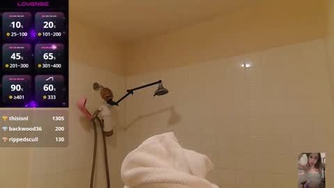 Snapshot of blondiebubblebooty chatting on November 2025 12:57:02 AM Bubbles online show from November 2025 12:57:02 AM