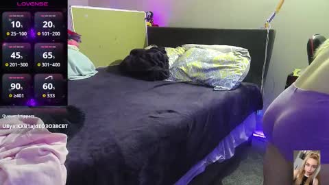 Snapshot of blondiebubblebooty chatting on December 2025 04:17:02 AM Bubbles online show from December 2025 04:17:02 AM