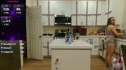 Snapshot of blondiebubblebooty chatting on December 2025 01:20:02 PM Bubbles online show from December 2025 01:20:02 PM