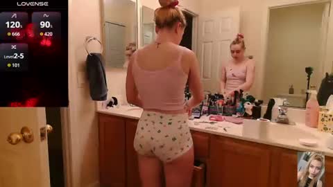 Snapshot of blondiebubblebooty chatting on July 2026 12:00:02 PM Bubbles online show from July 2026 12:00:02 PM