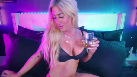 Snapshot of blondiluvsanal chatting on January 2025 03:45:02 AM Blondi online show from January 2025 03:45:02 AM