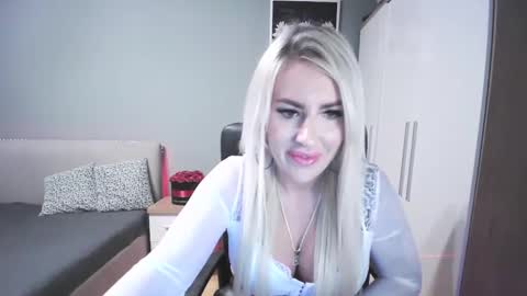 BlondLeyla online show from December 2025 02:22:01 PM