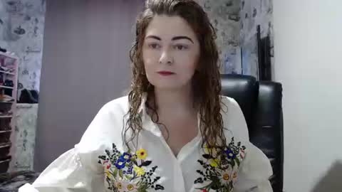 Snapshot of blondmilfs chatting on January 2025 08:18:02 AM BlondMILfs online show from January 2025 08:18:02 AM