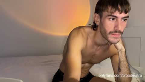 Snapshot of blondultra chatting on December 2024 03:06:01 PM blondultra online show from December 2024 03:06:01 PM